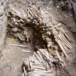 Las paredes estaban hechas con muslos, tibias y cráneos de humanos adultos