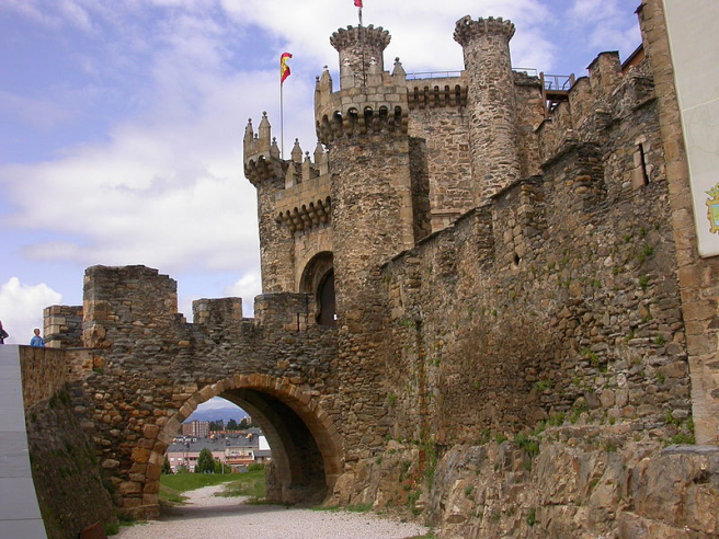 Puente del castillo templario de Ponferrada en León